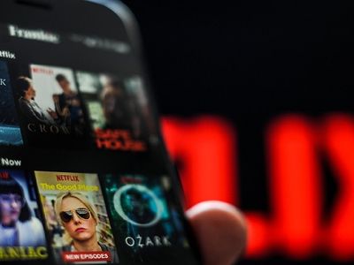 Netflix’ten Ne izlesem? diye düşünenlere çözüm Bir Şeyler Oynat özelliği