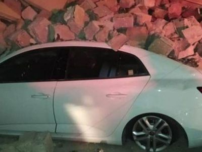 Nevşehir'de İstinat Duvarı Çöktü: 3 Araçta Hasar Oluştu