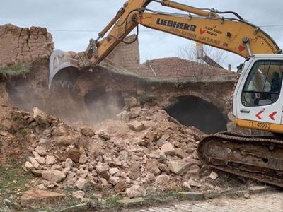 Nevşehir’de Terk Edilmiş Binalar Yıkılıyor