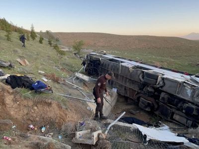 Niğde’de korkunç kaza: Öğrencileri taşıyan otobüs devrildi ölü ve yaralılar var