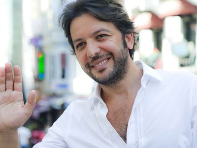 Türkücü Nihat Doğan Sahte Kimlikle Baba Olmaktan Kurtuldu!