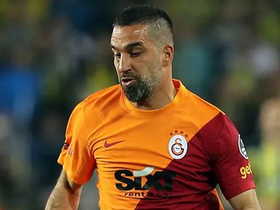 Nihat Kahveci'den Fenerbahçe derbisinde görüntüsüyle gündeme oturan Galatasaraylı Arda Turan'a eleştiriler geldi!