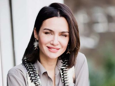O yürüdü iskele alev aldı! Birce Akalay resmen yaz sezonunu açtı