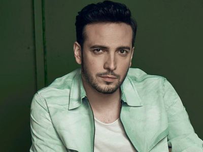 Oğuzhan Koç’la ilgili çok konuşulacak iddia! Evlilik arifesindeki sanatçı yağlarından kurtulmak için bıçak altına yattı