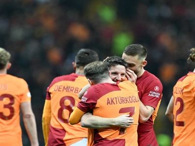 Okan Buruk kötü haberi açıkladı: Galatasaray’a yeni transferden şok