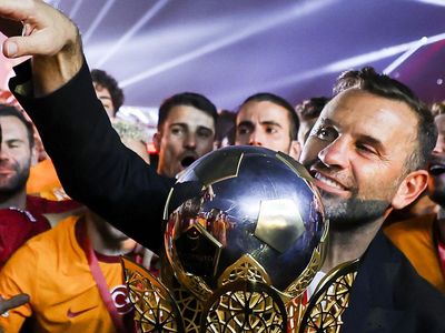 Okan Buruk'tan tarihi başarı: Galatasaray efsanelerini geride bıraktı