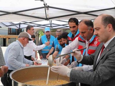 Oltu'da aşure dağıtımı programı gerçekleştirildi