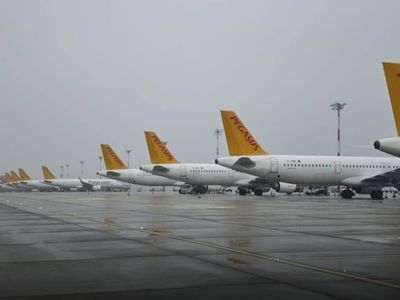 Olumsuz hava koşulları bir çok uçak seferinin iptaline sebep oldu