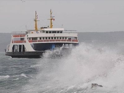 Olumsuz hava koşulları ulaşıma engel oldu: İstanbul ve İzmir’de çok sayıda vapur seferi iptal edildi