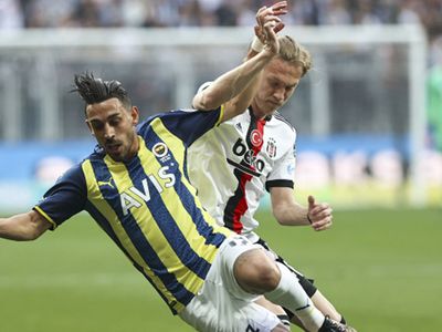 Ömer Üründül, Beşiktaş ile Fenerbahçe arasında oynanan derbide İrfan Can Kahveci'yi eleştirdi!