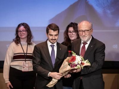 Onur ödülü Altan Erkekli'ye verildi