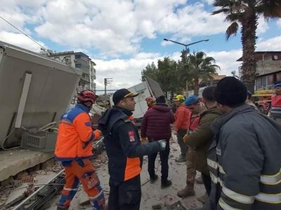 Osmaniye’de artçı deprem meydana geldi: 4 katlı bina yıkıldı