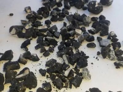 Osmaniye'de Gökten Siyah Renkte Taş Yağdı: Merdivenden Zor Kaçtım