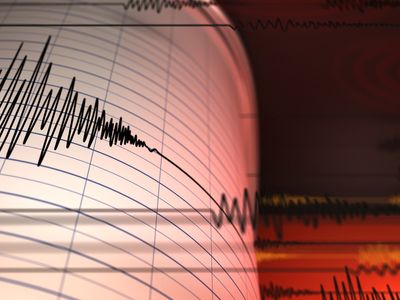 Osmaniye'de korkutan deprem! Vatandaşlar sokağa döküldü sarsıntı çevre illerden de hissedildi