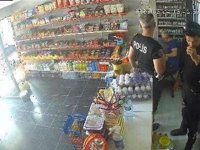 Bursa'da denizde boğulma tehlikesi yaşayan kişi, çevredekiler tarafından kurtarıldı