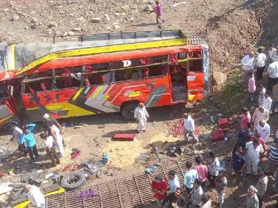 Otobüs köprüden uçtu: 20’nin üzerinde ölü var