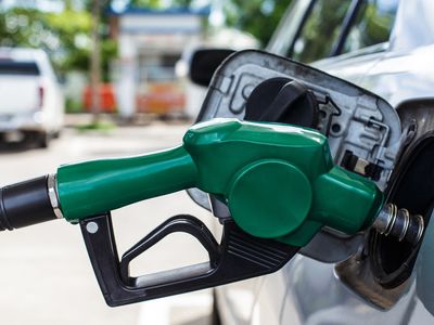 Otomobil sahiplerine kötü haber geldi! Benzin ve motorine bir kez daha zam geldi
