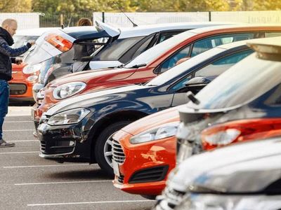 Otomobilde fiyatların artması satışları durdurmadı: İlana çıkan araçların yarısına yakını satıldı