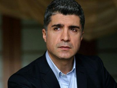 Özcan Deniz annesinin rızasını hiçe sayıp genç sevgilisi Samar Dadgar’la evlilik yolunda ilk adımını attı!