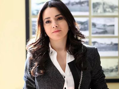 Özgü Namal Köyden Kente Geri Döndü! Ünlü Oyuncu Yeniden Ekranlara Geçiş mi Yapıyor?