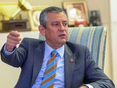 Özgür Özel Geleneği Bozmadı: Türkiye'yi Yine Dış Basına Şikayet Etti