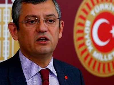 Özgür Özel Merve Kavakcı'nın Kızına Başörtüsünden Dolayı Vampir Dedi