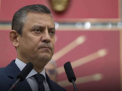 Özgür Özel’den CHP’de Ayrılık Sinyali: “Millete Soracağım, Ben Ne Taraftan Yürüyeyim?”