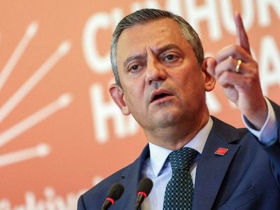 Özgür Özel'den teğmenlerin ihraç talebine tepki