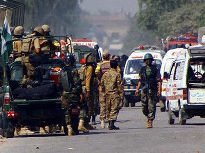 Pakistan’da bombalı saldırı: Ortalık savaş alanına döndü, 3 ölü, 28 yaralı