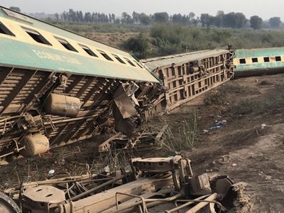 Pakistan'da Feci Tren Kazası! Çok Sayıda Ölü ve Yaralılar Var
