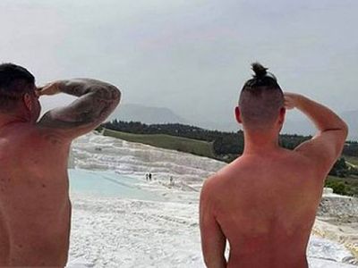 Pamukkale’de 2 Turistin Çıplak Pozu Tepki Topladı