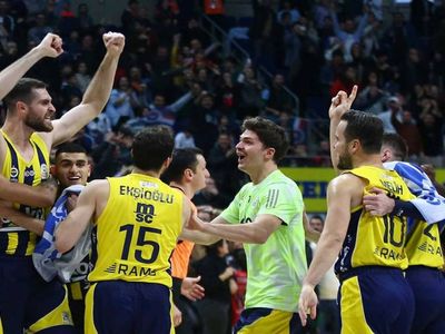 Papagiannis kendi sahasından basket attı: Fenerbahçe Beko maçı uzatmalarda kazandı