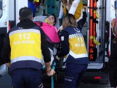 Parkta Oynayan Çocuk Kaydırak Tepesinden Düştü