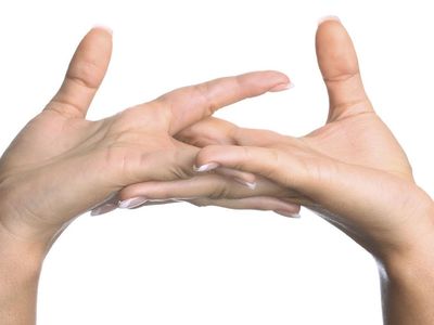 Parmak Çıtlatmanın Sağlığa Zararları Nelerdir?