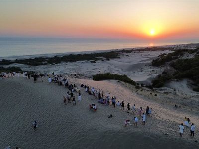 Patara'da Gün Batımında Ziyaretçi Yoğunluğu