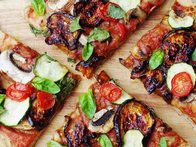 Patlıcanlı Pizza Nasıl Yapılır?