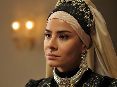 Payitaht Abdülhamid dizisinin güzel oyuncusu Özlem Conker'in yeni mesleği herkesi şaşkınlığa uğrattı
