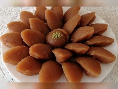Pekmezli un helvası tarifi : en güzel ve lezzetli pekmezli un helvası nasıl yapılır? Pekmezli un helvası malzemeleri ve pratik tarifi