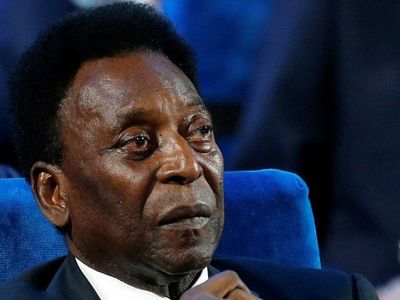Brezilyalı Pele Hastaneye Kaldırıldı!