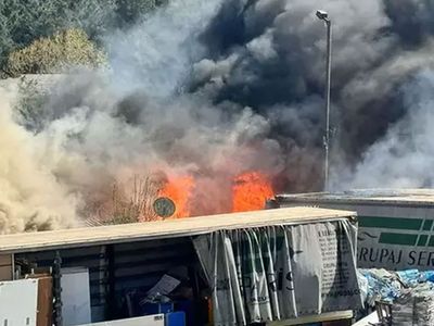 Pendik yediemin otoparkı alevlere teslim oldu!