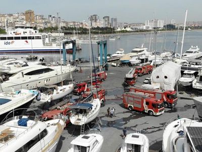 Pendik’te Çıkan Yat Yangını Paniğe Sebep Oldu