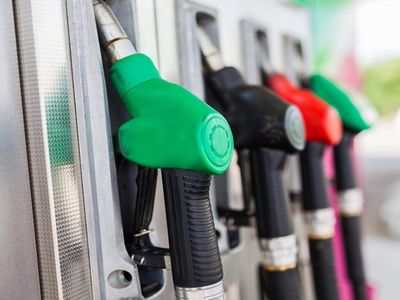 Petrol düşüşte döviz yükselişte: Akaryakıta indirim veya zam var mı? 23 Haziran 2023 güncel akaryakıt fiyatları