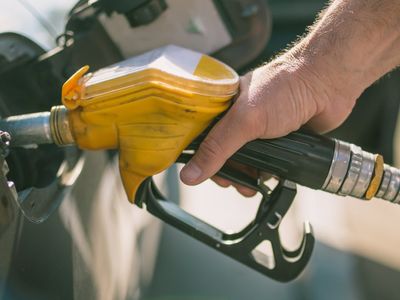 Petrol Piyasalarında Sert Hareket: Fiyatlar Gerilemeye Devam Ediyor