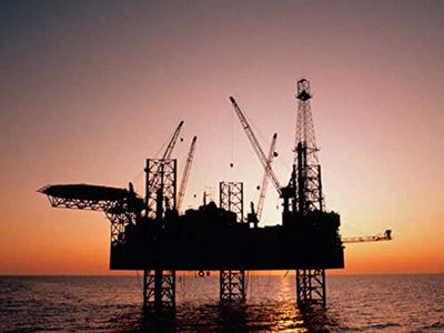 Petroldeki düşüş akaryakıt fiyatlarına yansır mı? Brent petrolde 15 dolar düşüş gerçekleşti: Akaryakıt fiyatlarında indirim bekleniyor!