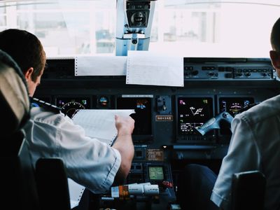 Pilot havadayken bayıldı: 225 yolcusu bulunan uçak acil iniş yaptı