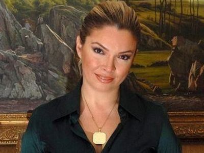 Pınar Eliçe canlı yayında yıllar önce eski nişanlısının gazinoya verdiği parayla çıktığını öğrenince gözyaşlarına hakim olamadı