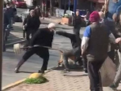 Pitbull cinsi köpeğini yoldan geçen vatandaşa saldırtan şahıs: İstesem silah alır sıkardım!