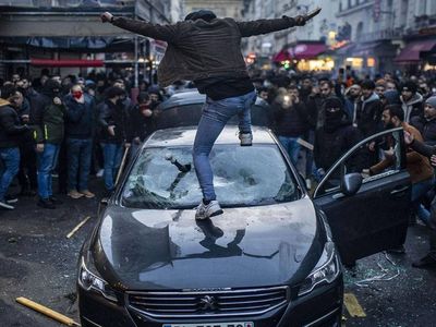 PKK yanlıları Paris’te terör estiriyor: Polis terör yanlılarına müdahale etti