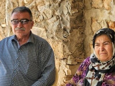 PKK/YPG terör örgütlerinin ellerinden kaçmayı başaran on binlerce sivil vatandaş köylerine geri dönüyor! Afrin'li çift vatanlarına dönmenin mutluluğunu yaşadı!