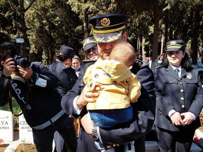 Polis Teşkilatı töreninde duygulandıran anlar: Şehidin oğluna rozet hediye edildi